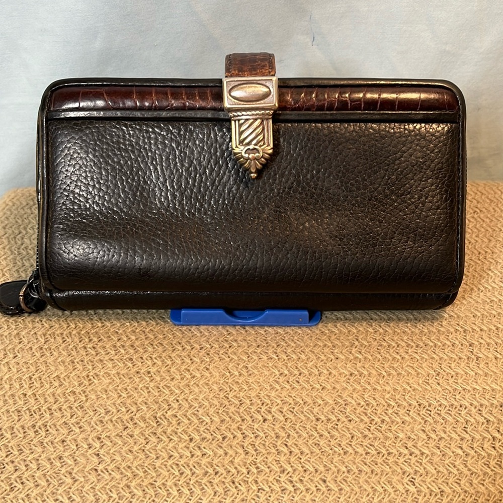 Brighton walllet Black EUC-silver fold over close